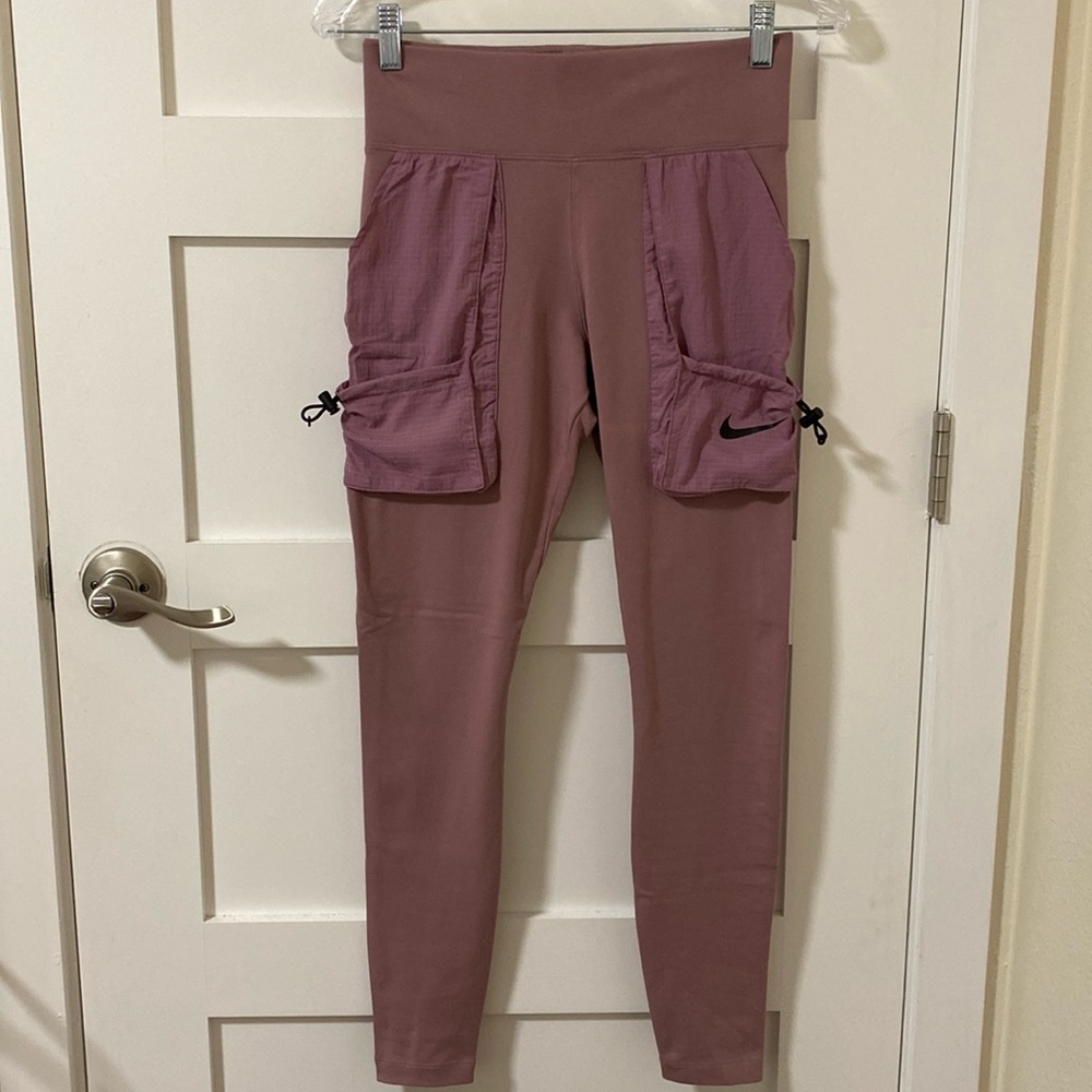 Nike Women's Leggings Small with Side pockets Mauve Pink color NWOT